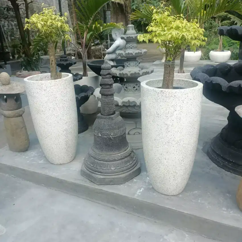 Untuk perlengkapan tempat usahamu kantor dan teras rumah kamu