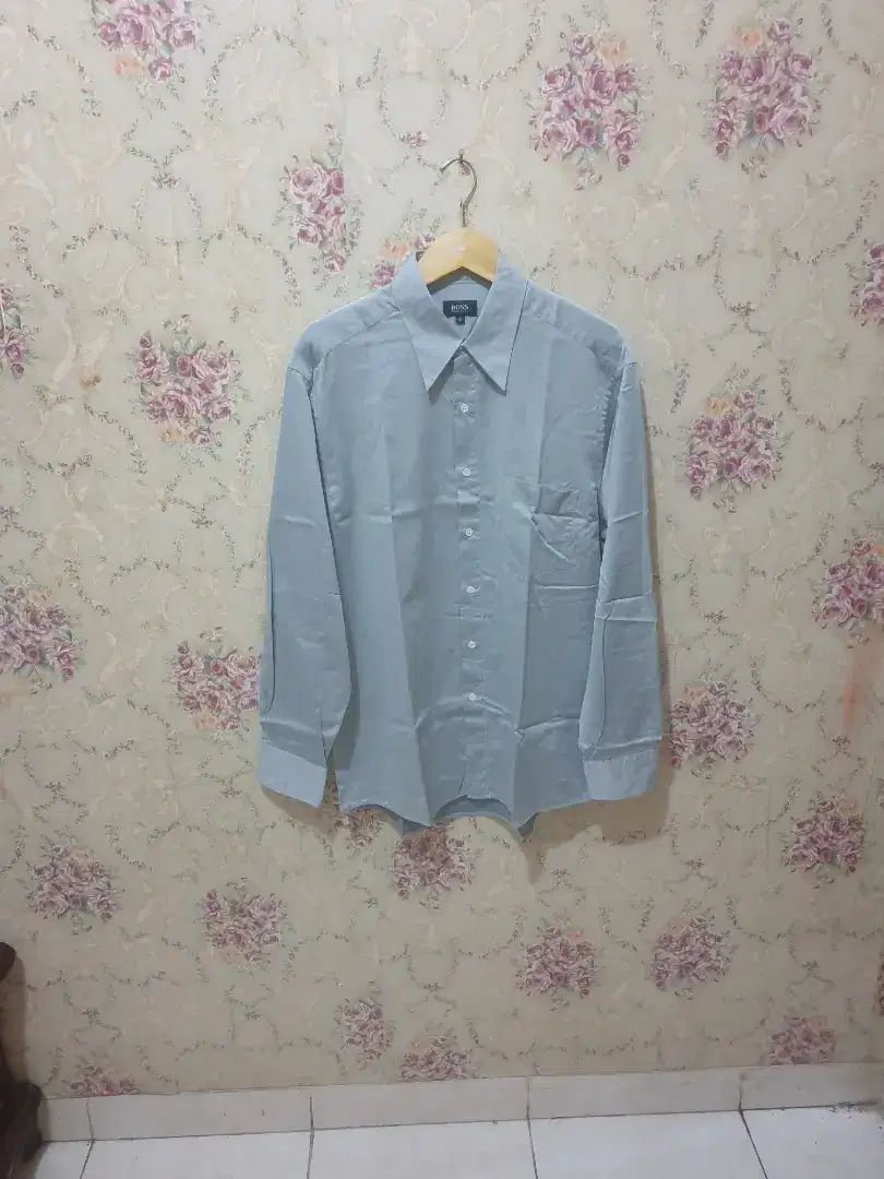 Mulus .authentic baju kemeja .shirt hugo boss size 41/L