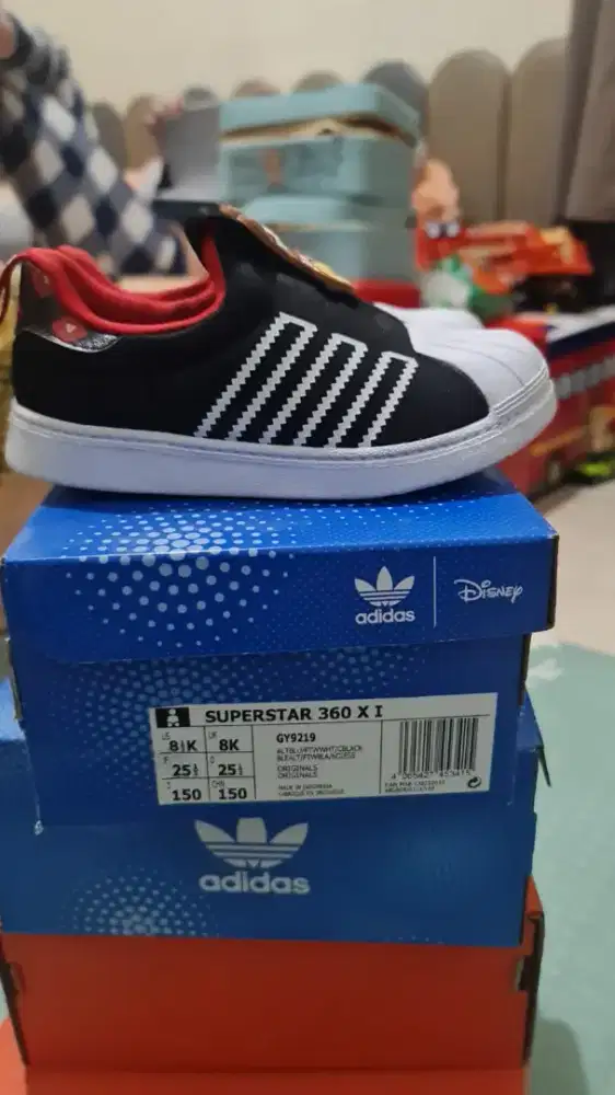 Sepatu Adidas Disney