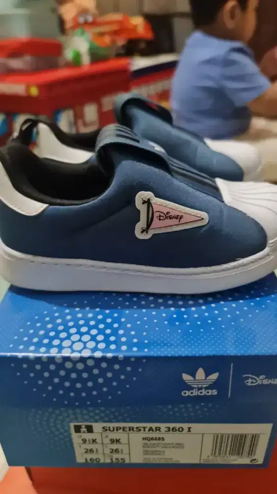Sepatu adidas Disney Blue