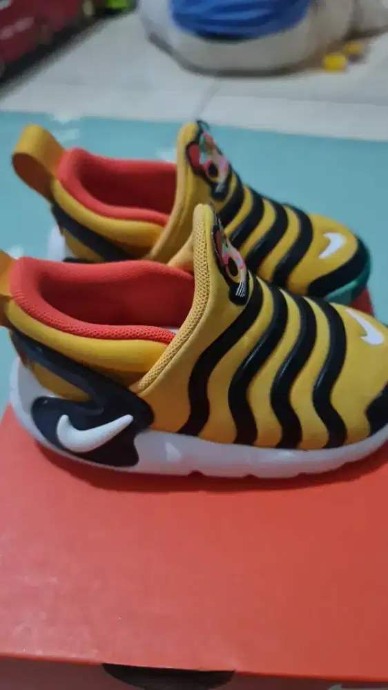 Sepatu Nike Bumble Bee