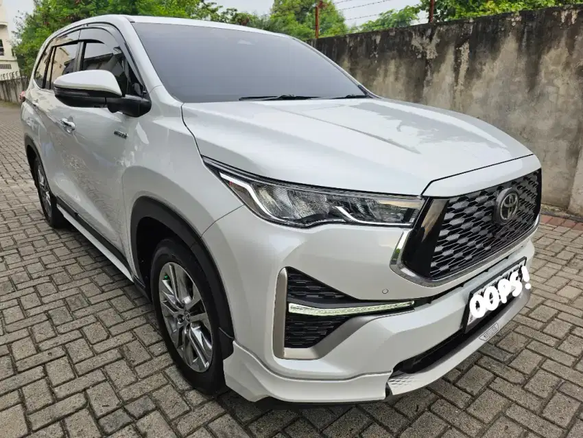 Innova Zenix 2.0 Q CVT Hybrid 2022 Putih