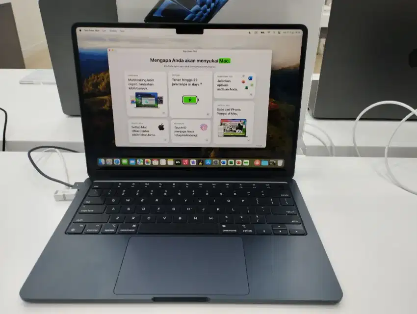 Macbook Air 13 inch CPU 8CORE GPU 10CORE 16GB