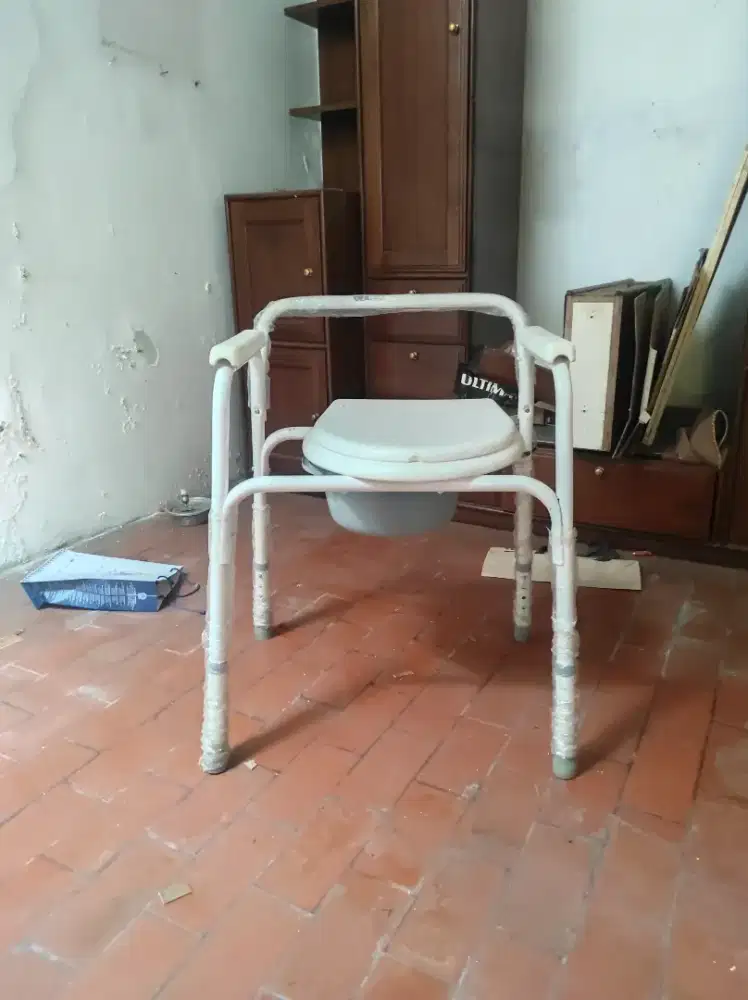 Kursi bangku bab toilet bekas