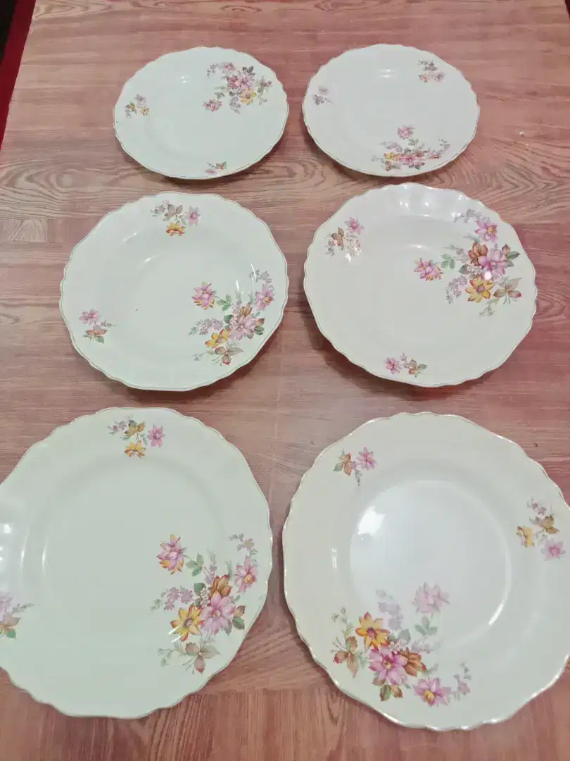 Vintage piring saji/hias buatan England