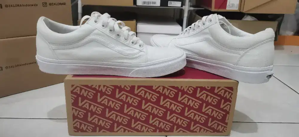 Sneakers Vans Old Skool All White Original Second Rasa Baru