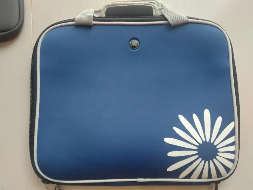 Tas Laptop Soft Case Dalam Luar
bisa untk ukuran   14 inch