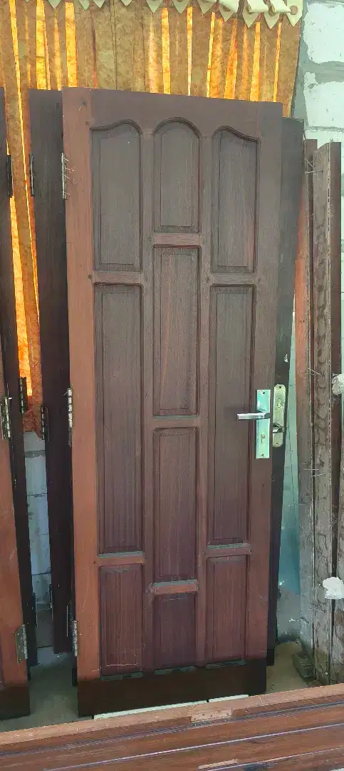 Pintu kamar dan kamar mandi + kusen