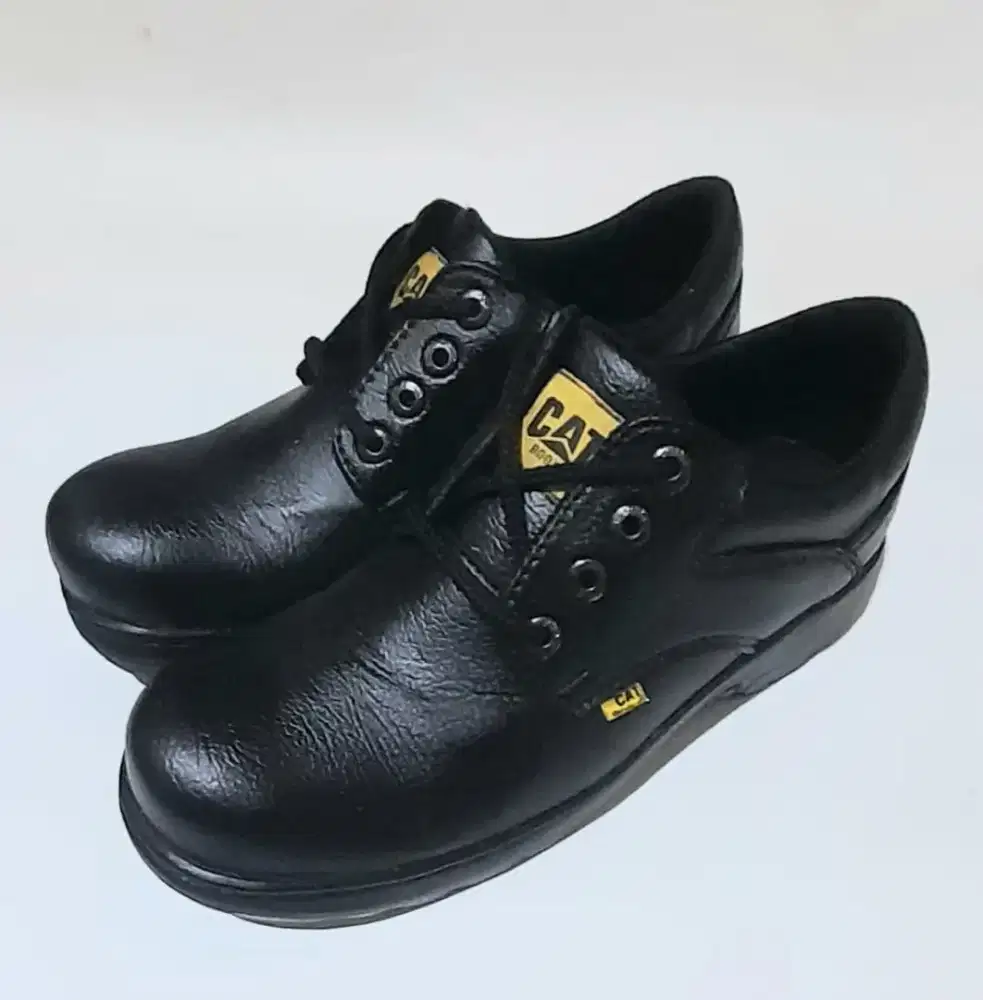 Sepatu Safety Pria Ujung Besi