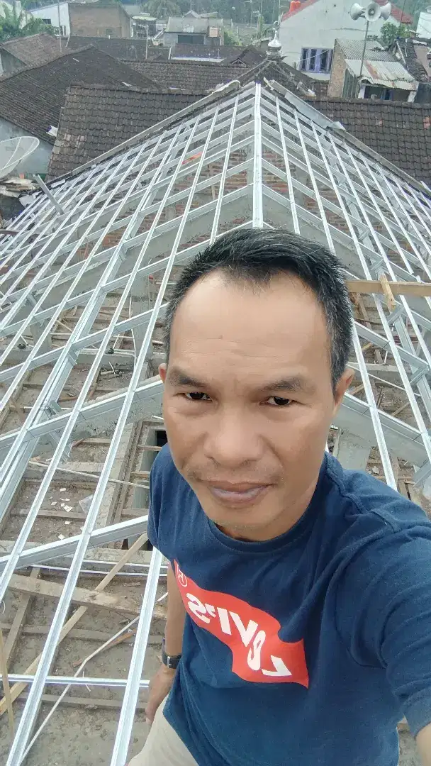 Atap baja ringan terpasang