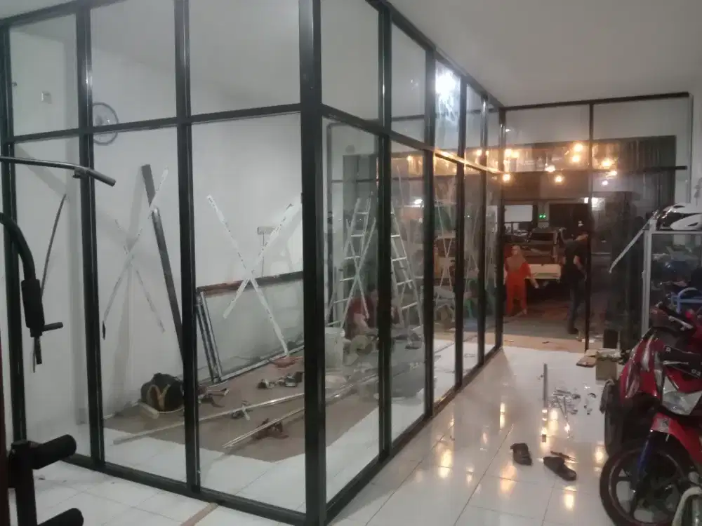Partisi aluminium kaca custom, kusen pintu,jendela aluminium kaca