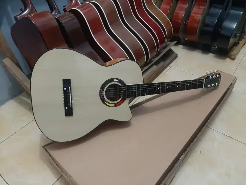 Gitar akustik string pemula