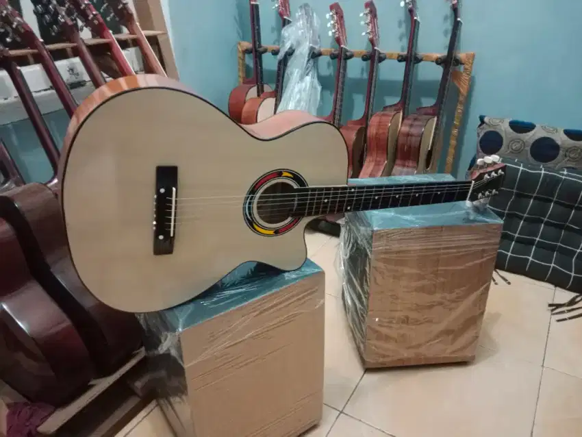 Gitar akustik natural