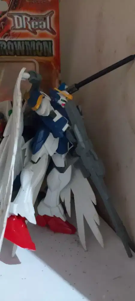 Mainan diecast gundam