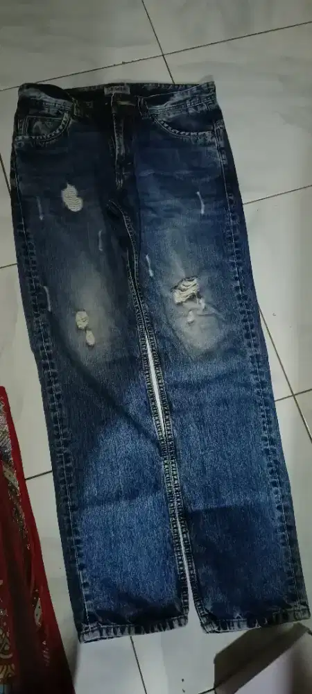 Celana lois jarang di pakai