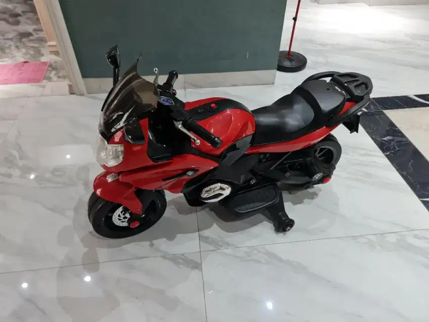 Sepeda motor aki kereta aki mainan anak PMB M688 type R merah