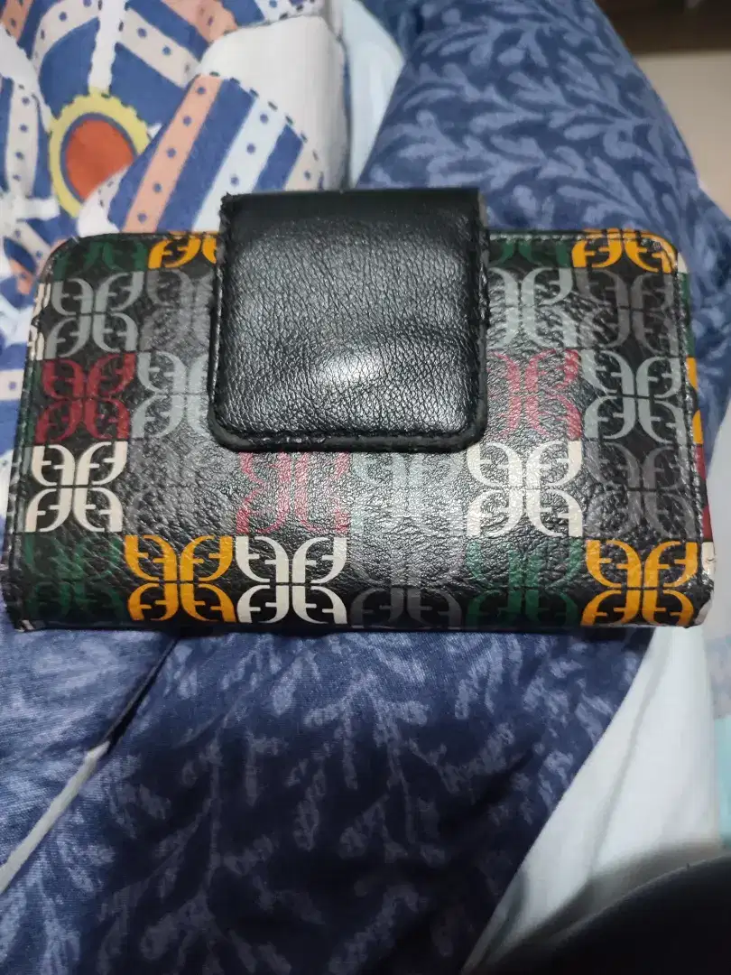 Dompet fossil item