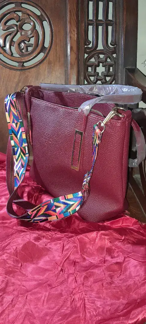 Tas pesta kondangan maroon