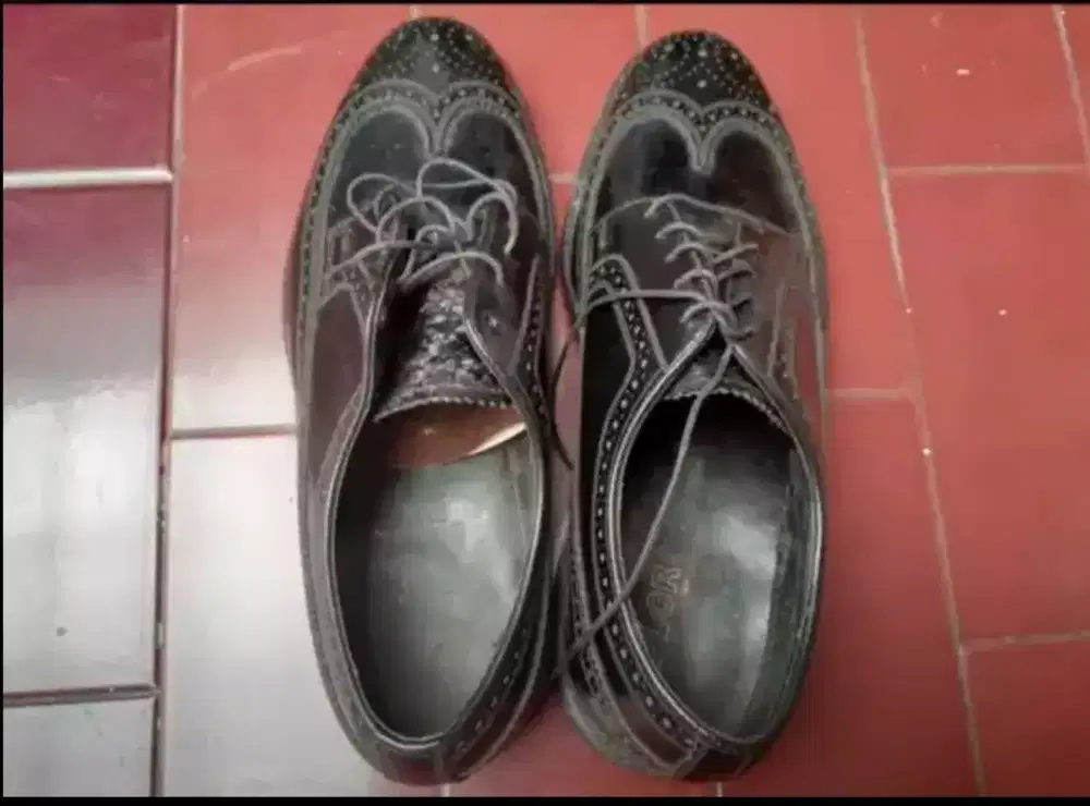 Sepatu Florsheim no 40 gak pernah pake