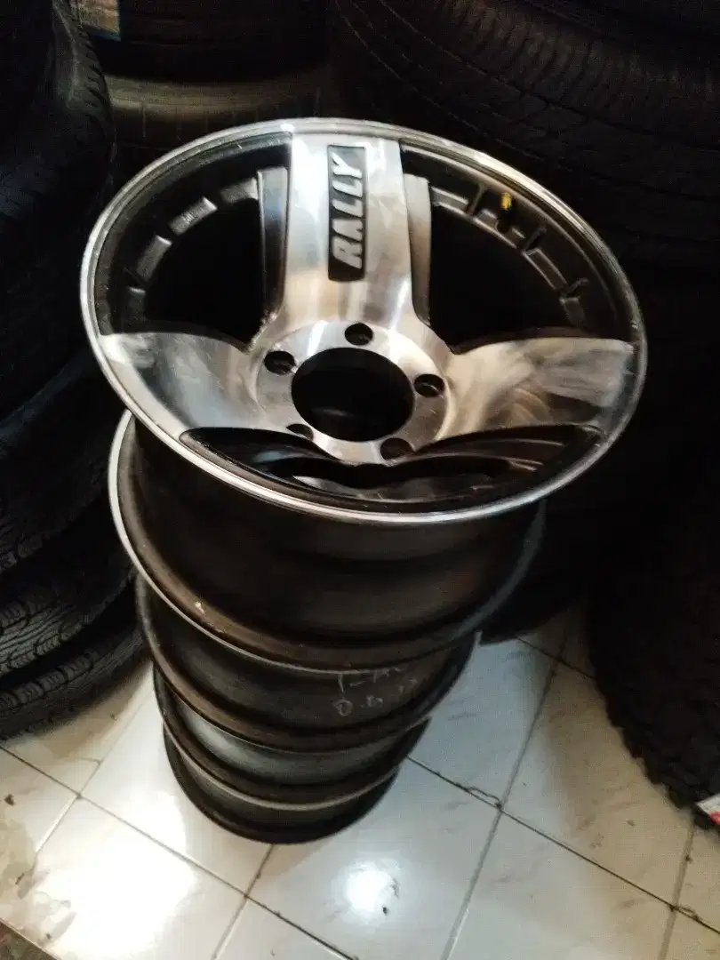 Rally 15x8in et-22 Ban Maxxis 31