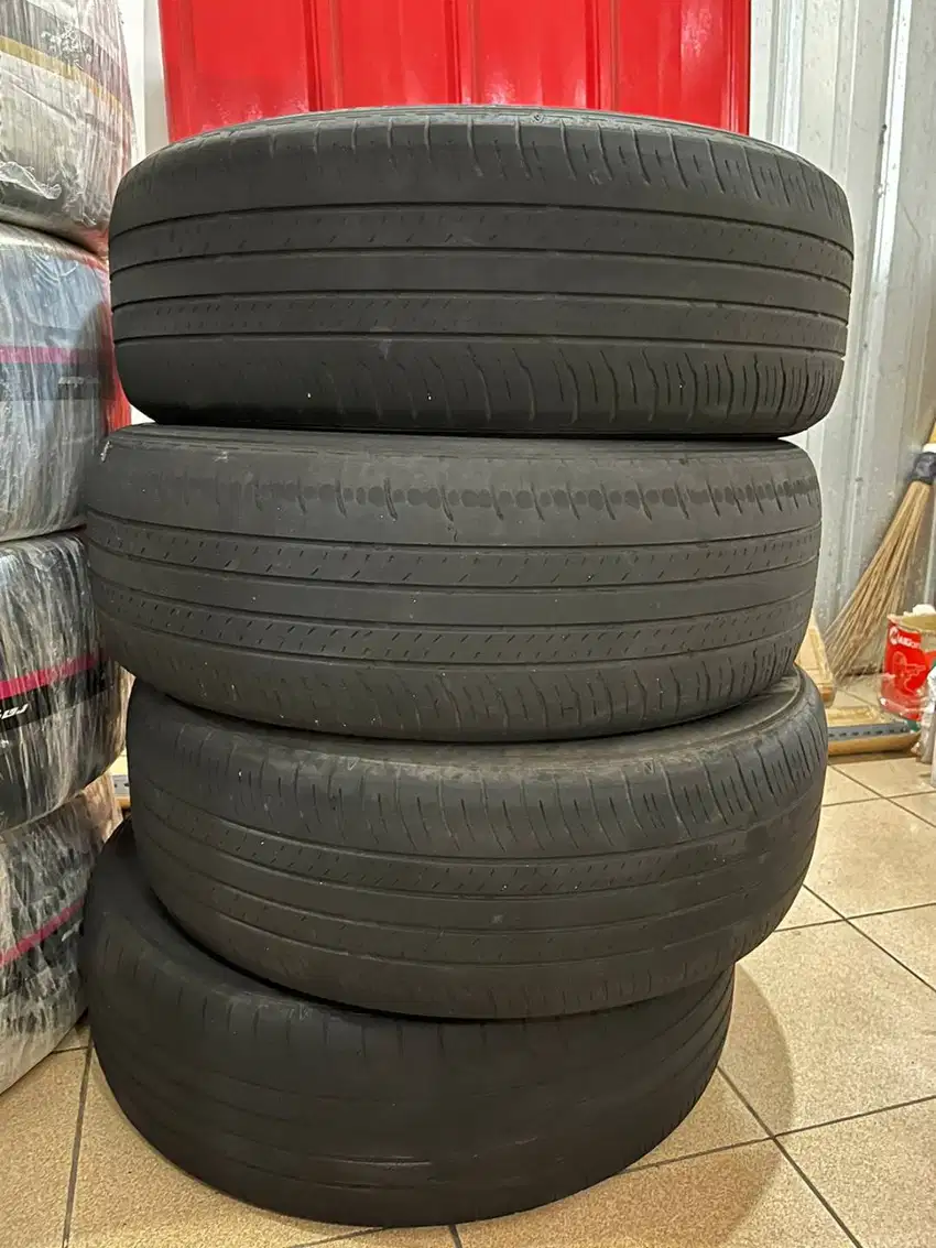 Ban Dunlop 215/60 R17 bekas