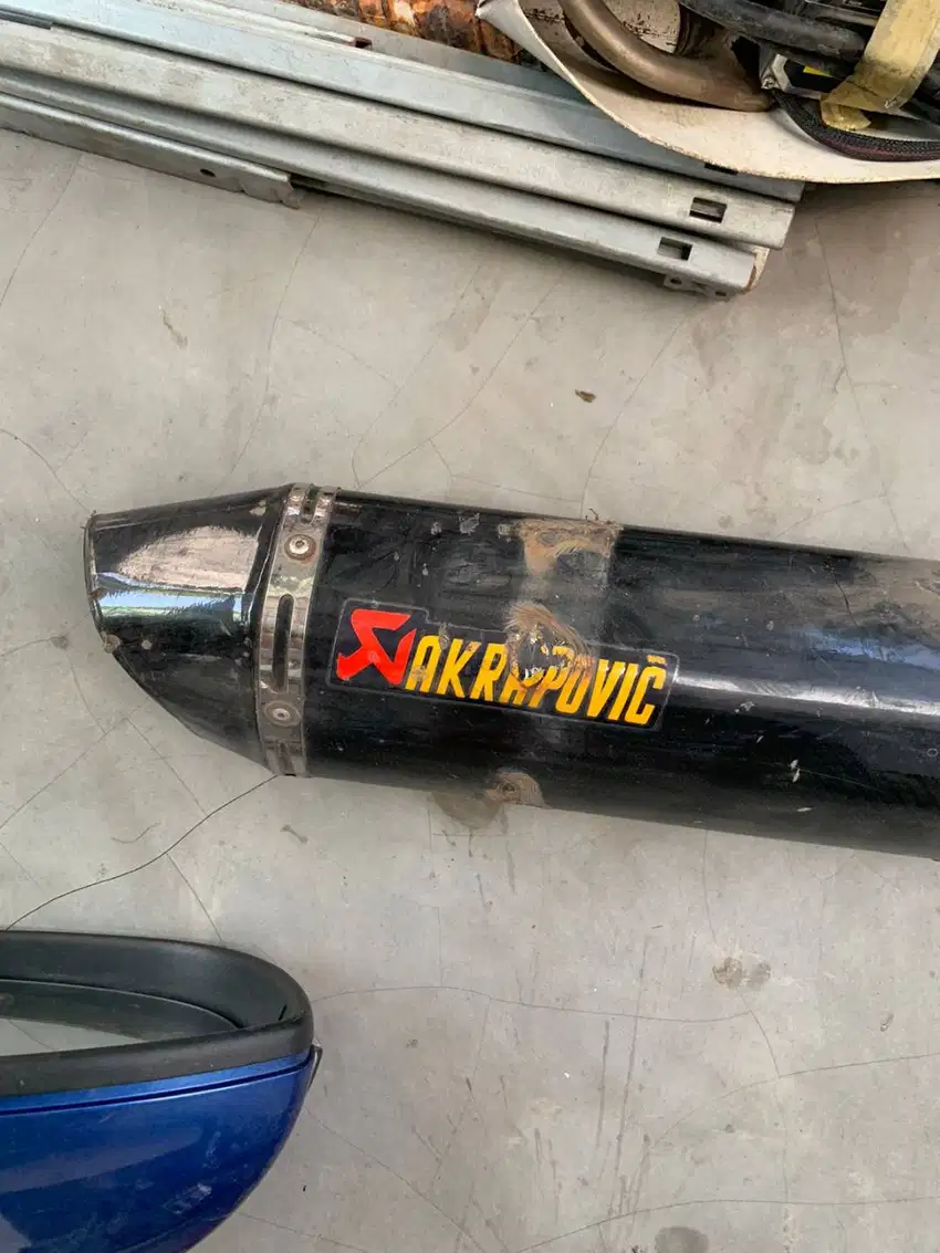 Knalpot Motor Akrapovic