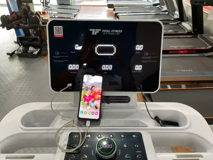 Alat fitness treadmill elektrik tipe tl 333 putih