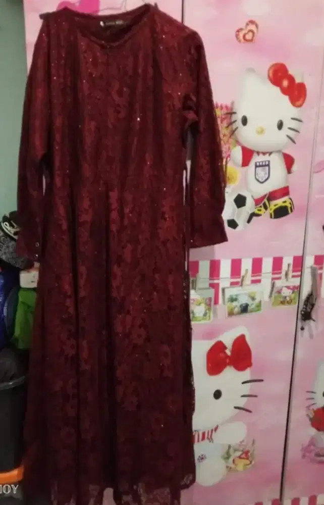 Kebaya rajut maroon