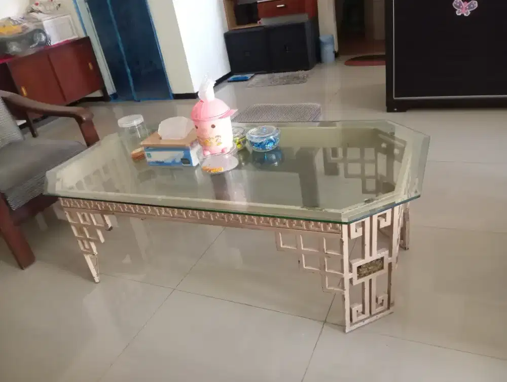 Meja kaca rangka besi cor