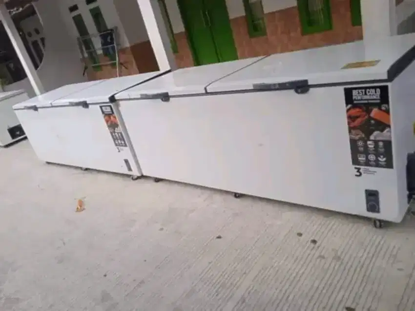Jual freezer box mrk GEA kapasitas 1200 L kondisi barang normal