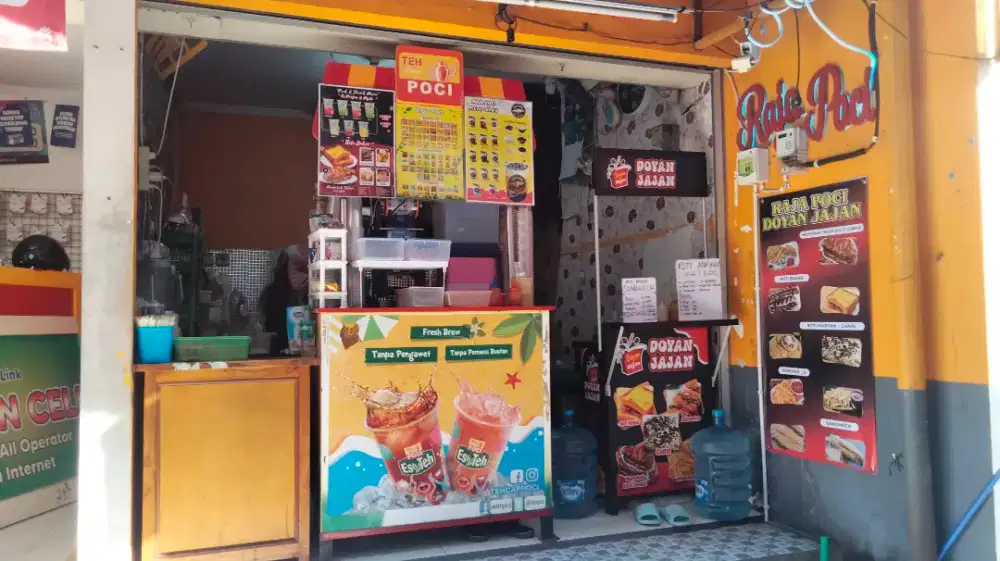 Karyawan / karyawati Raja Poci Doyan Jajan