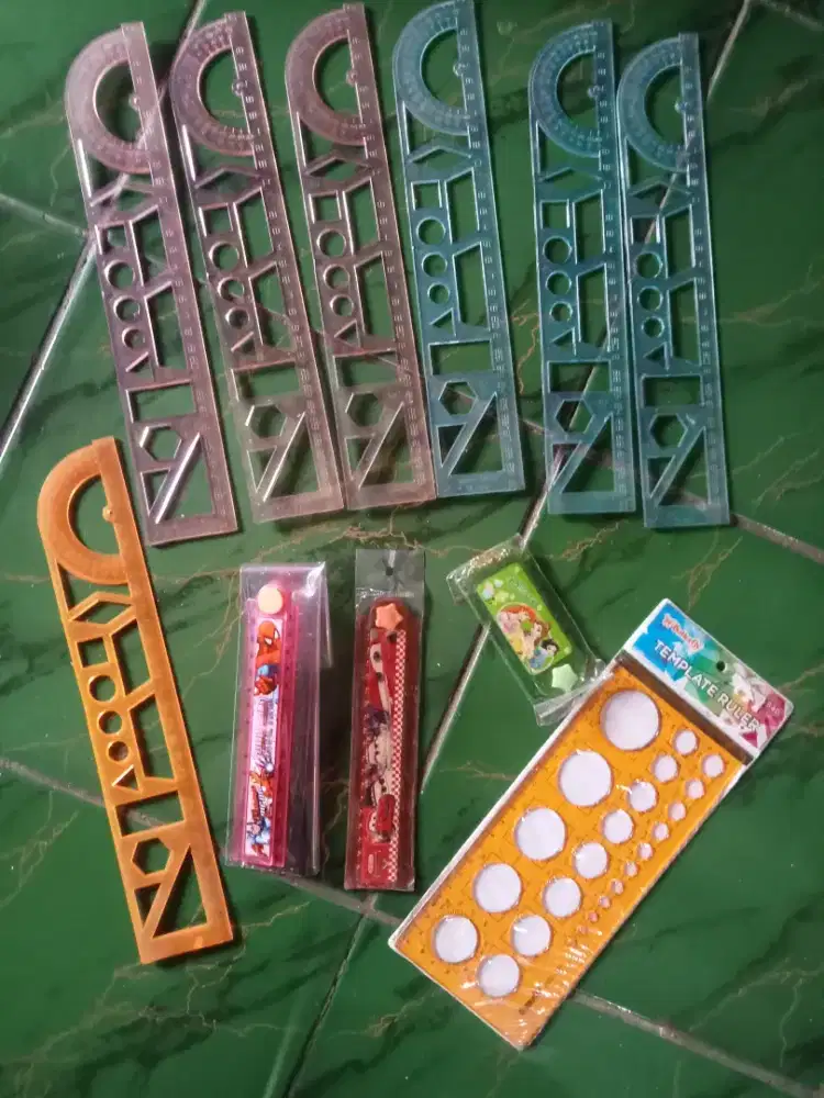 11 ANEKA PENGGARIS BARU BAHAN PLASTIK