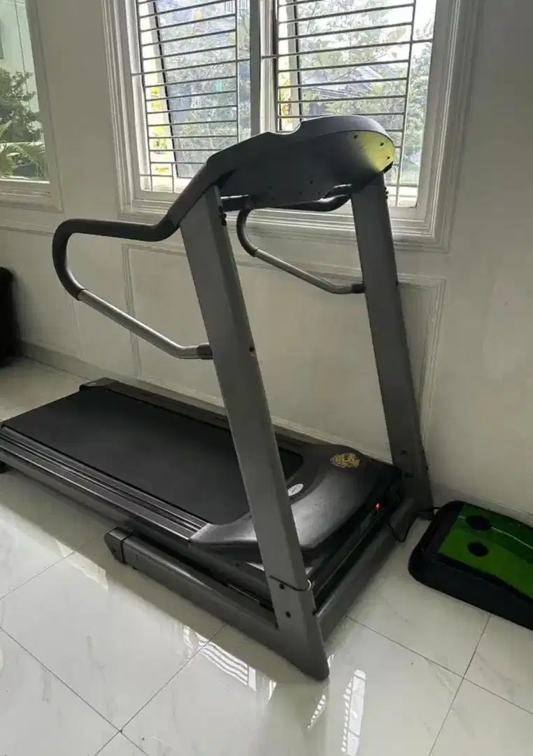 Treadmill alat fitnes untuk lari made in USA merk Horison