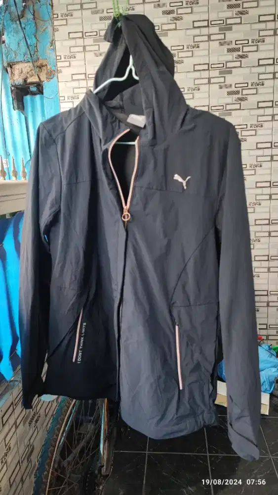 Jaket Puma Cakep size L Harga Pas