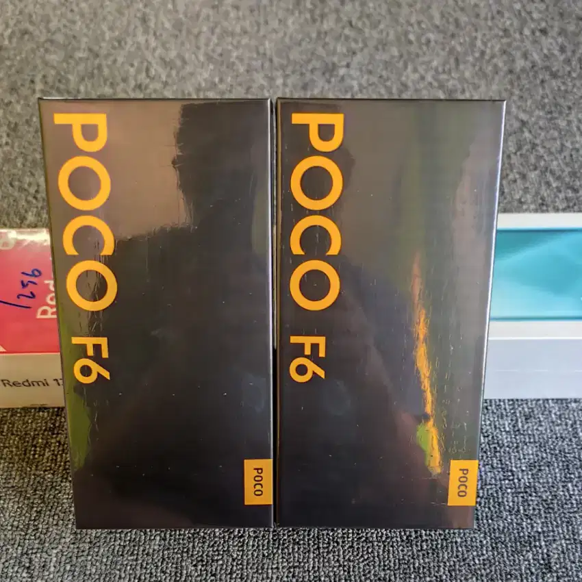 Poco F6 12/512 bnib