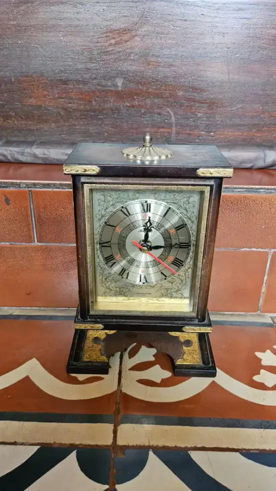 Jam meja rhytm non transistor kondisi nyala