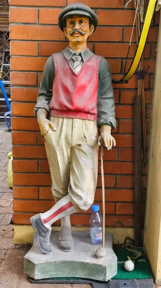 Patung pemain golf bahan resin tinggi 1 meter