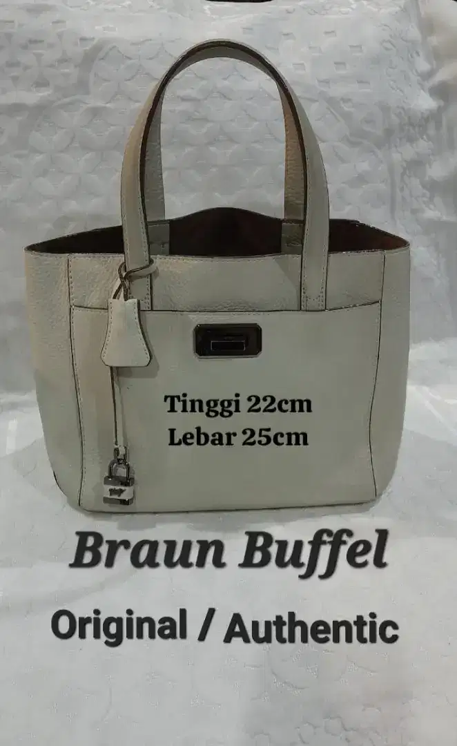 Authentic Hand Bag
Brand BRAUN BUFFEL
Original Lambskin Leather