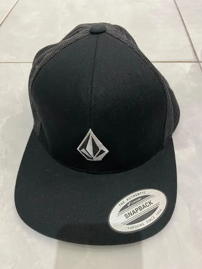 Topi Trucker Snapback Volcom B/W