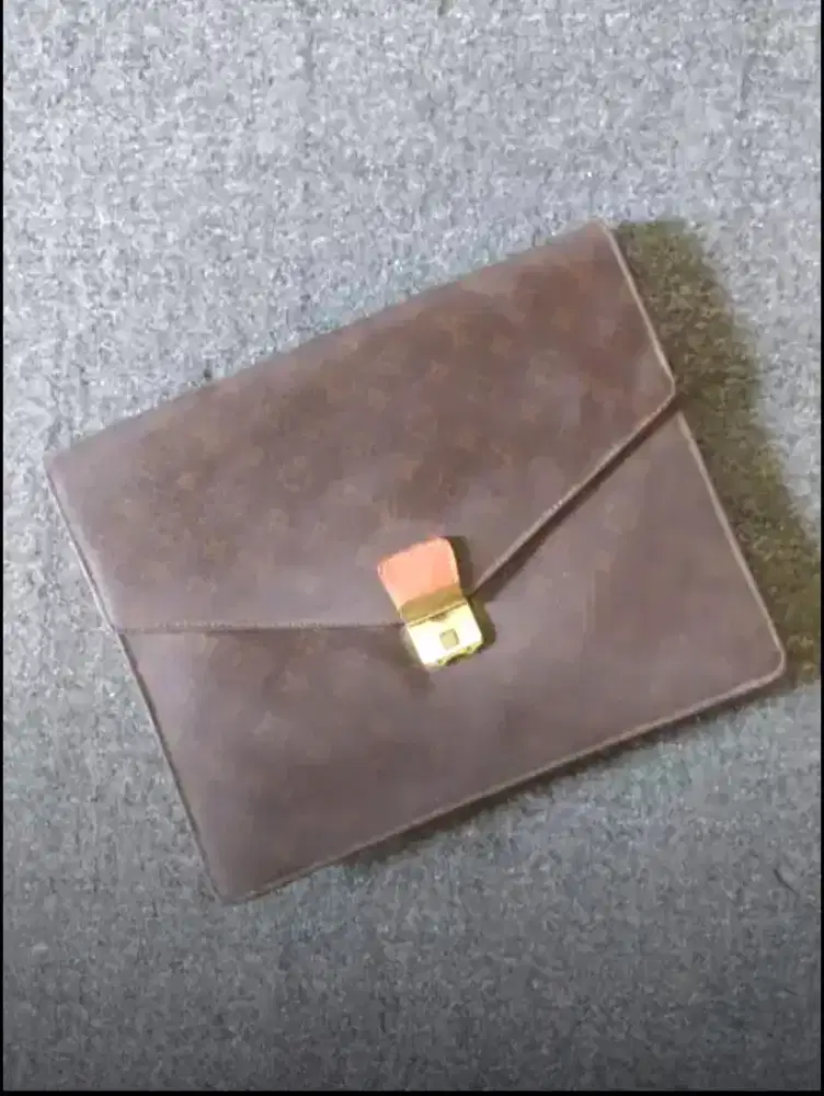 Tas tangan/ clutch / handbag lv