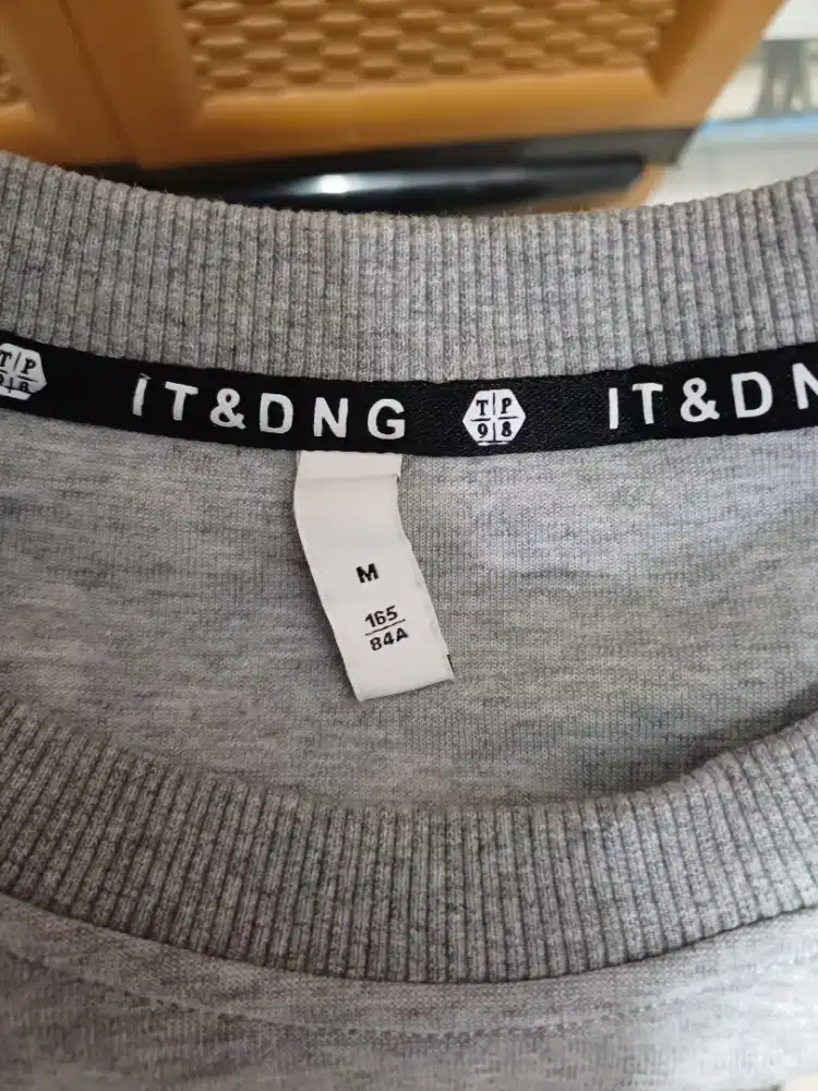 Sweater abu abu IT&DNG