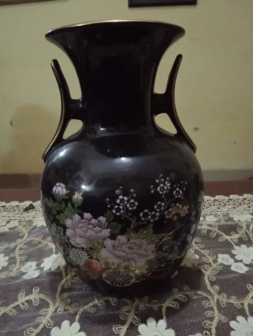 Guci jepang antik jadul.