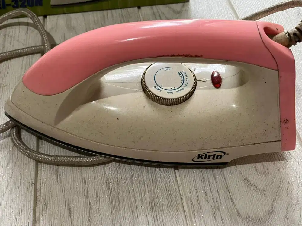 Setrika Baju Merk Kirin Electric Iron