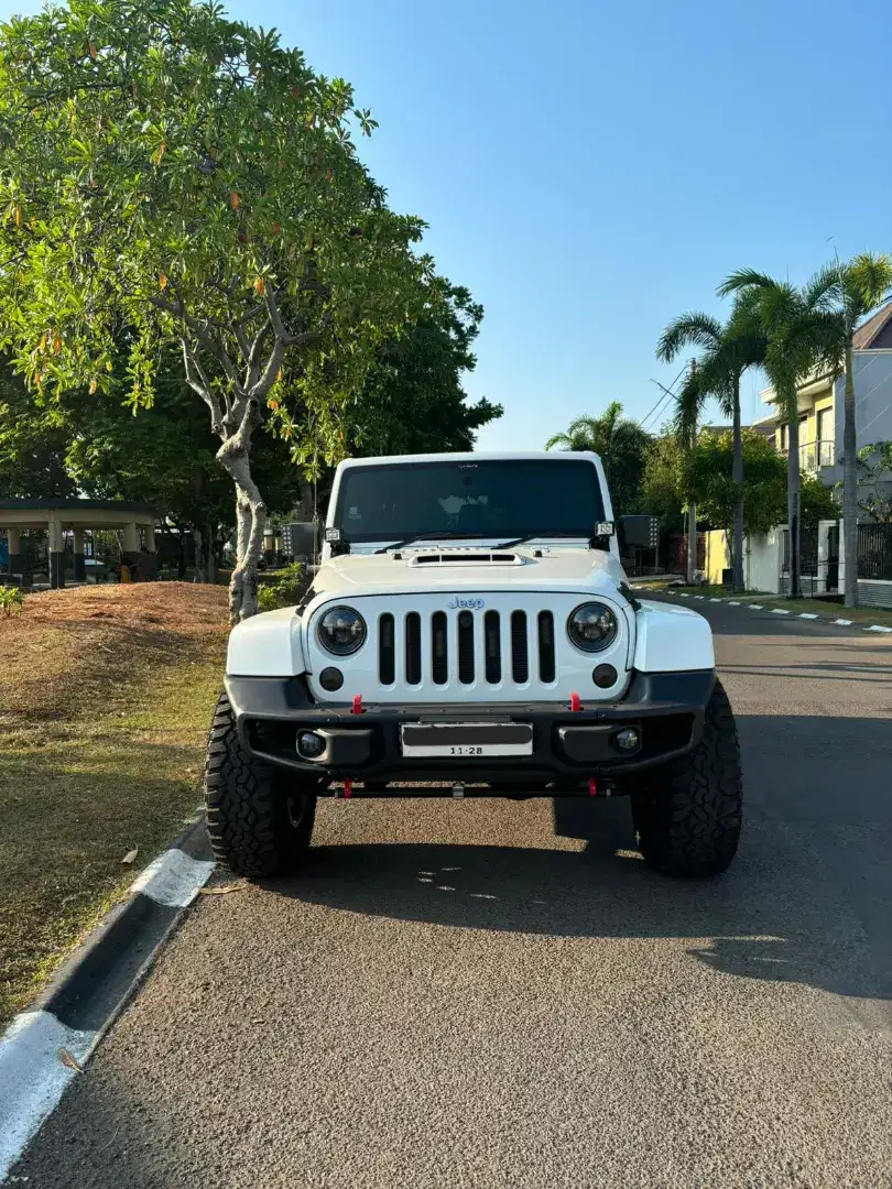 Dijual jeep Wrangler sahara