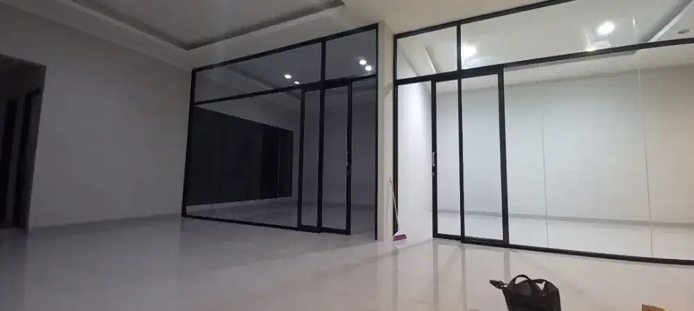 Partisi aluminium kaca custom kusen pintu dan jendela