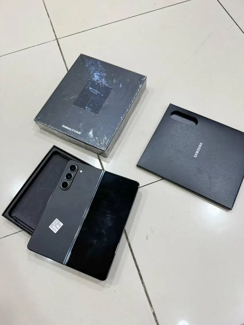 Samsung Z Fold 3 256gb lengkap mulus total