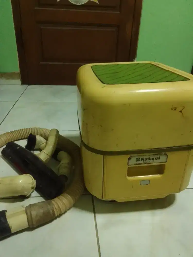 Vacuum Cleaner merek National