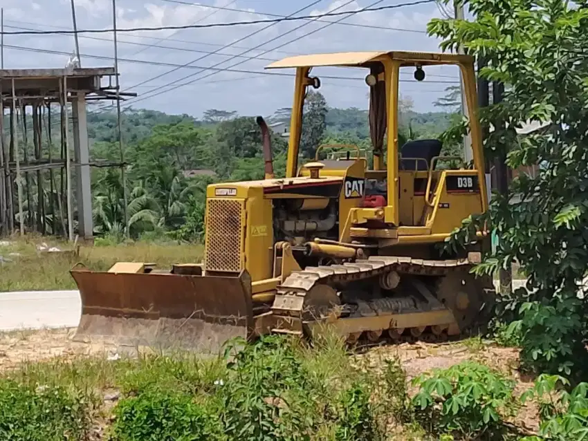 Dozer CAT D3B 2004 Surat SPH
di IKN