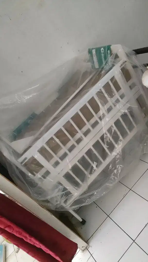 Tempat tidur bayi