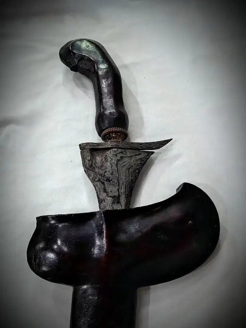 Keris sepuh Brojol pamor Wahyu tumurun era MATARAM